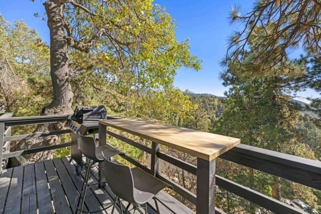 Updated Mountain Cabin Retreat With 180 Views Off Deck And Balcony Running Springs Buitenkant foto